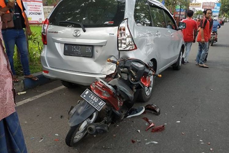 jaga jarak aman motor