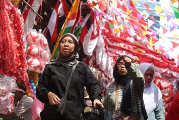 Berburu Pernak-pernik HUT Kemerdekaan RI di Pasar Jatinegara