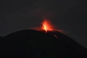 Naik Level Siaga, Radius Bahaya Erupsi Gunung Ile Lewotolok Diperluas