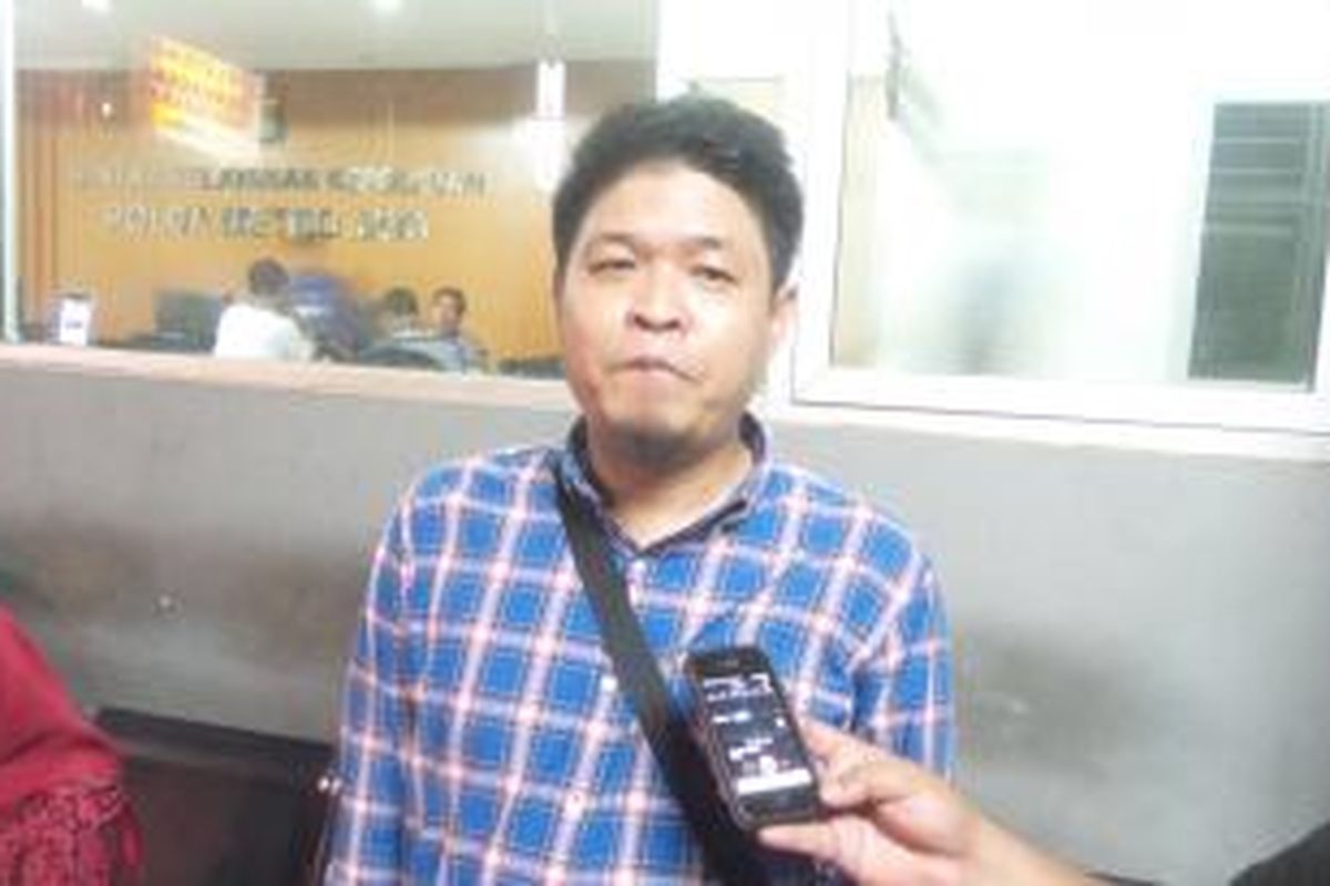 Ketua Bidang Sosial dan Pemberdayaan Masyarakat DPP KNPI Muhammad Balyah saat melaporkan kejadian pengrusakan Kantor DPP KNPI ke Mapolda Metro Jaya, Rabu (28/10/2015)