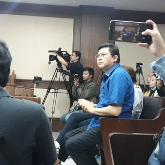 Terdakwa  Lucas menunggu sidang pembacaan surat tuntutan di Pengadilan Tipikor Jakarta, Rabu (6/3/2019).