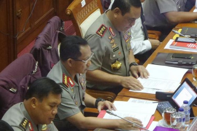 Kapolri Jenderal Pol Tito Karnavian dan jajaran Polri dalam rapat kerja dengan Komisi III DPR di Kompleks Parlemen, Senayan, Jakarta, Rabu (22/2/2017).