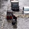 Mobil Nekat Terjang Banjir, Awas Oli Bercampur Air