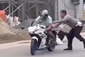 Viral, Video Pengendara Motor Tabrak Polisi Saat Razia, Takut Ditilang