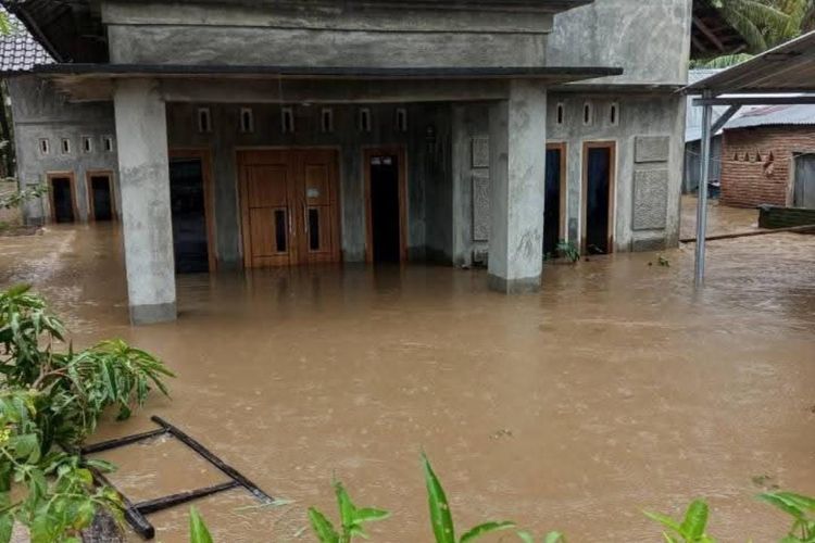 Pasca-banjir Bandang, Wabup Sumbawa Perintahkan Normalisasi Sungai