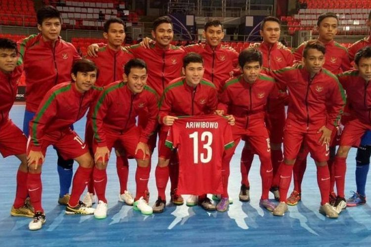 Timnas futsal U-20 Indonesia berpose sebelum laga lanjutan Grup B kontra China Taipei dalam AFC U-20 Futsal Championship 2017 di Huamark Indoor Stadium, Bangkok, Thailand, Rabu (17/5/2017).