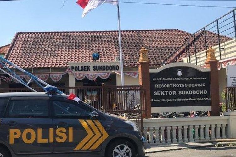 Kapolsek Sukodono, AKP I Ketut Agus Wardana  atau KTW ditangkap Propam Polda Jawa Timur terkait dugaan penyalahgunaan narkoba. 
