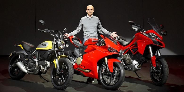 CEo Ducati Claudio Dominecali bersama jajaran sepeda motor andalan Ducati.