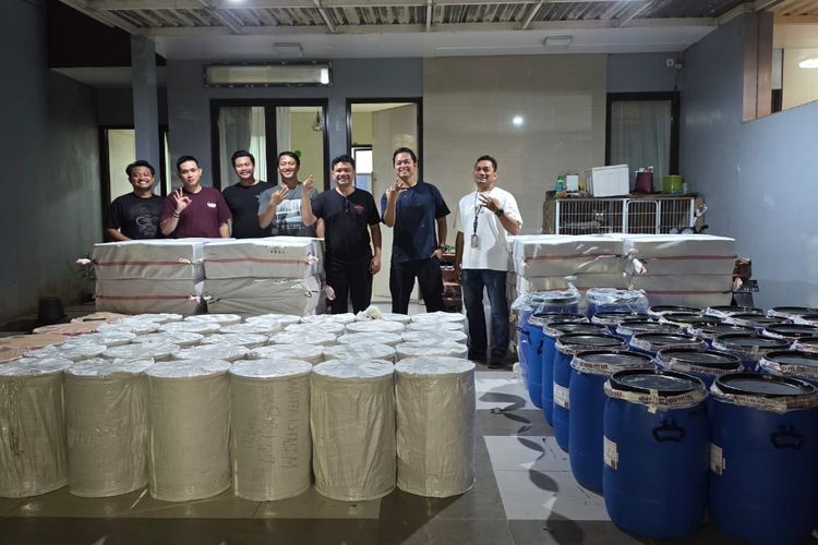 Polres Jakbar Tangkap Pasutri Pemasok 1 Ton Bahan Baku Karisoprodol untuk Lab Narkoba di Semarang