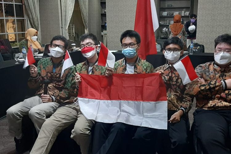 Lima peserta peraih medali perak maupun perunggu pada ajang IOAA ke-14 di Colombia.