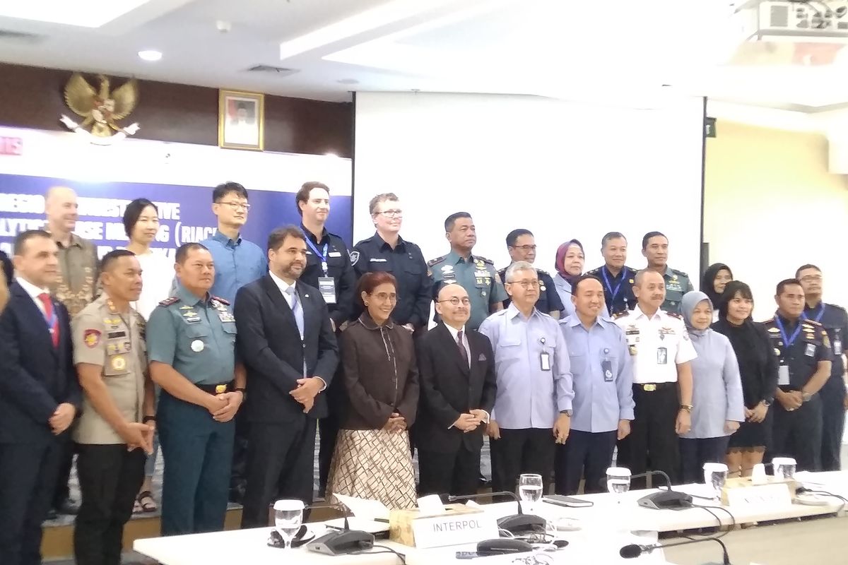 Menteri Kelautan dan Perikanan (KKP) Susi Pudjiastuti usai menyampaikan sambutan dalam acara Regional Investigative and Analitycal Meeting (RIACM) kapal STS 50 dan MV NIKA di Jakarta, Senin (14/10/2019). 