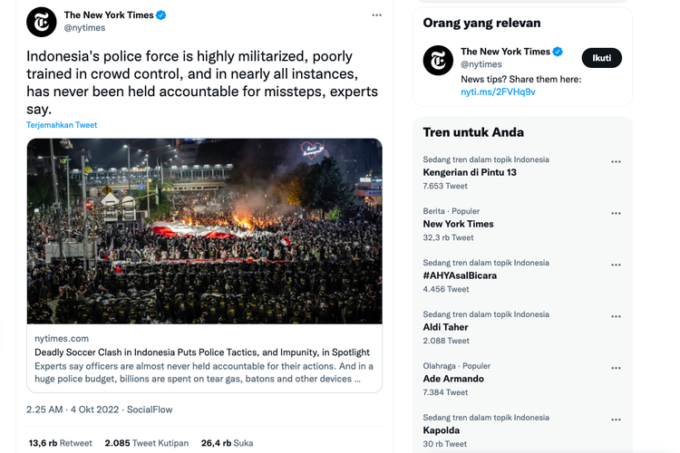 Tangkapan layar unggahan twitter berita New York Times soal polisi Indonesia