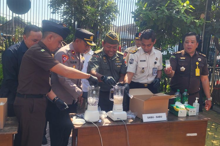Kejari Pasuruan Musnahkan 1,3 Kg Sabu dan Ribuan Pil Koplo Hasil Sitaan 70 Perkara