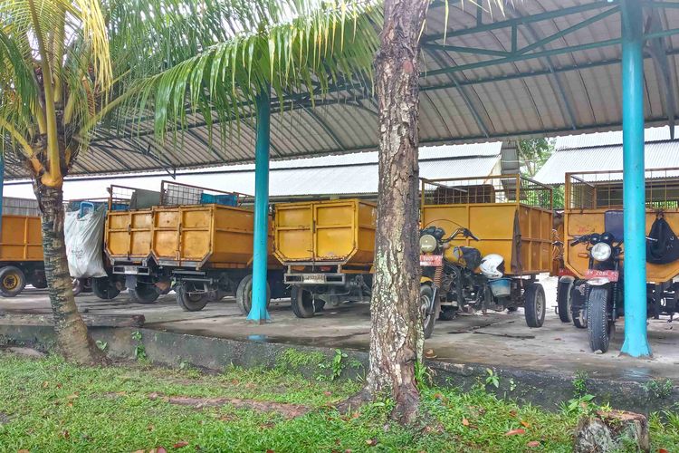 Pemkot Pangkalpinang menghentikan operasional kendaraan roda tiga pengangkut sampah, Selasa (2/2/2021).