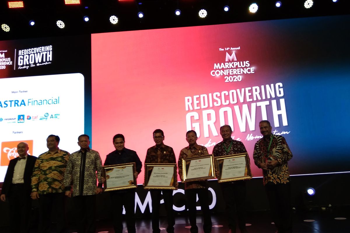 Erick Thohir mendapatkan penghargaan Special International Recognition on Marketing 2019