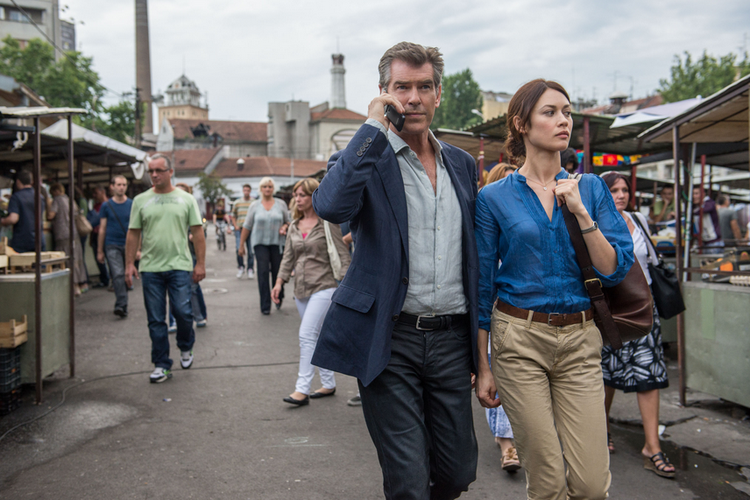 Pierce Brosnan and Olga Kurylenko in The November Man (2014)