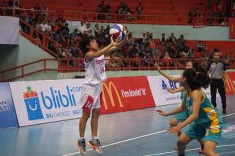 Tim putri Universitas Negeri Hasanuddin (Unhas) tampil sebagai yang terbaik pada ajang LIMA Basketball BCA Sulawesi Conference 2015 setelah pada partai final yang digelar di GOR Sudiang, Makassar, Sulawesi Selatan (1/1) 