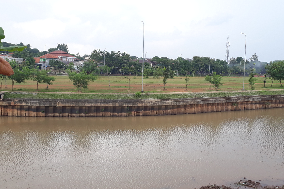 Daratan di tengah Setu Babakan di Perkampungan Budaya Betawi (PBB) Setu Babakan di Kelurahan Srengseng Sawah, Jagakarsa, Jakarta Selatan. Foto diambil Kamis (22/3/2018). 