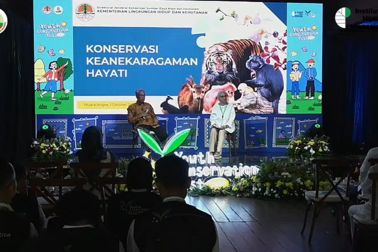 Direktur Jenderal Konservasi Sumber Daya Alam dan Ekosistem, Kementerian Lingkungan Hidup dan Kehutanan (KLHK), Satyawan Pudyatmoko menyampaikan paparan dalam sesi diskusi Youth Conservation Fest 2024 di Jakarta, Selasa (1/10/2024).