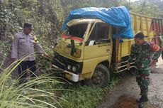 Truk Rem Blong Terbalik di Kebumen, 6 Orang Dilarikan ke Rumah Sakit