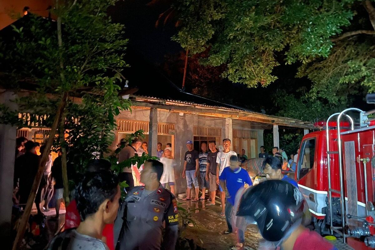 Rumah milik Sumiyati (59), warga Padukuhan Pucung, Kalurahan Candirejo, Kapanewon Semin, Gunungkidul, DI Yogyakarta terbakar pada Kamis (23/03/2023) malam.