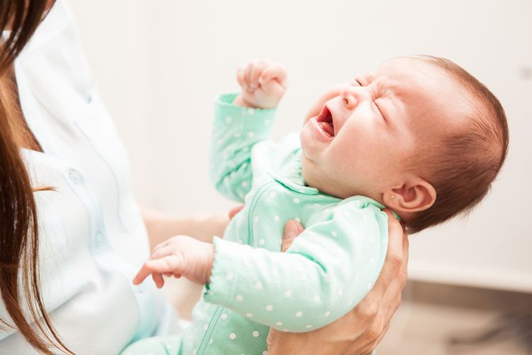 Mimpi buruk bisa mengakibatkan bayi merasa terkejut, menangis, ketakutan, hingga susah untuk tertidur kembali.