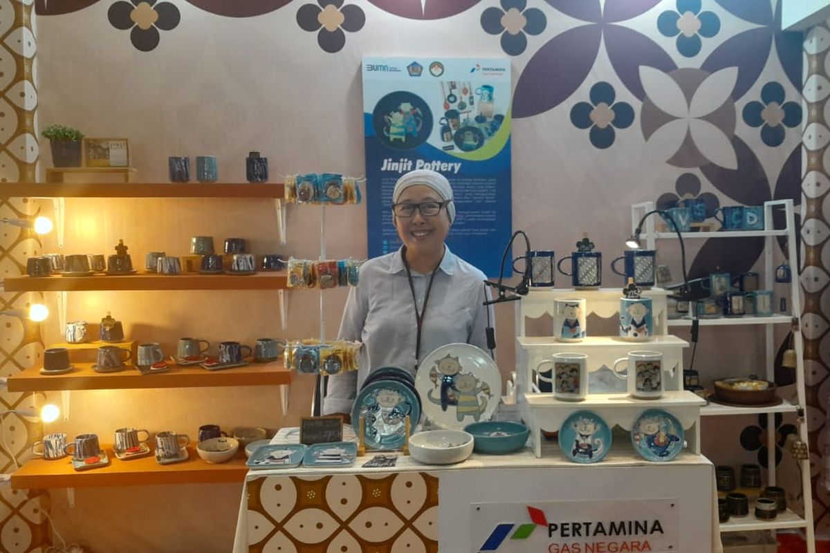 Antin Sambodo, Owner Jinjit Pottery, di Pameran Dhawafest 2024