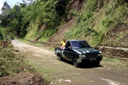 Diguyur Hujan Deras, Tebing di Kaki Gunung Merapi Longsor