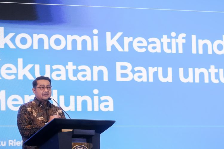 Menteri Ekonomi Kreatif Teuku Riefky Harsya saat membuka Rapat Koordinasi Teknis (Rakornis) Pengembangan Investasi yang diselenggarakan Kementerian Pariwisata dan Ekonomi Kreatif (Kemenparekraf) di The Ritz-Carlton Hotel, Jakarta, Rabu (13/11/2024).