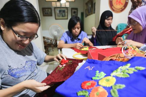 Ganjar Pamerkan Hasil Karya Difabel Jateng Masuk Hotel Berbintang