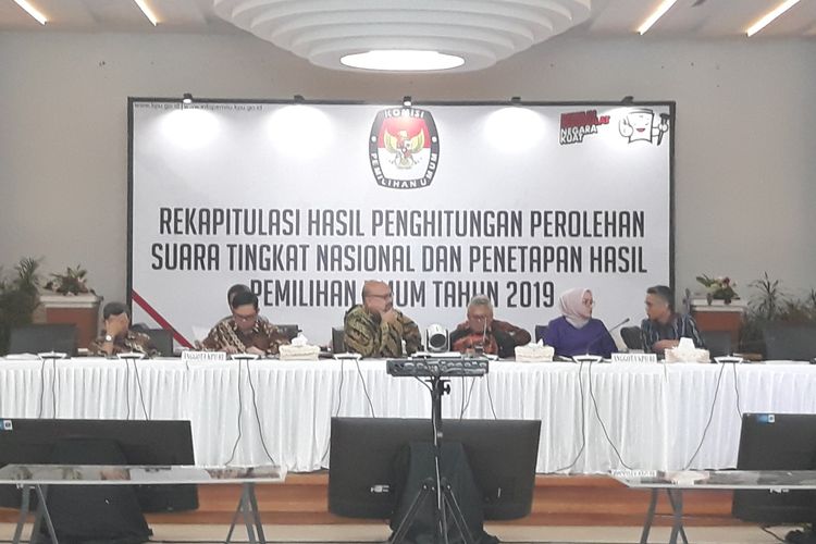 Rapat pleno rekapitulasi hasil penghitungan dan perolehan suara tingkat nasional dalam negeri dan penetapan hasil pemilu 2019 di kantor KPU, Menteng, Jakarta Pusat.