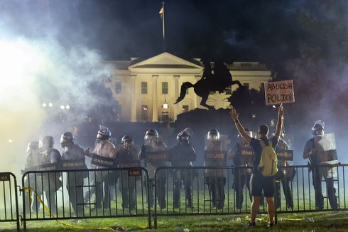 Marak Aksi Demonstrasi di AS, Kemenlu Imbau WNI Tak Keluar Rumah