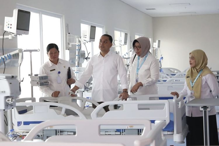 Wali Kota Surabaya, Eri Cahyadi saat mengecek RSUD Eka Candrarini, Jumat (6/12/2024)
