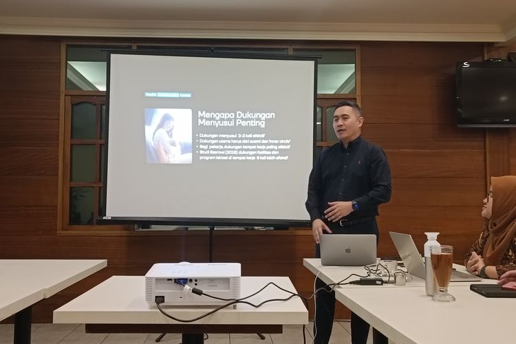 Peneliti utama sekaligus pendiri Health Collaborative Center (HCC), Dr. dr. Ray Wagiu Basrowi, MKK, FRSPH, di Restoran Beautika, Kebayoran Baru, Jakarta Selatan, Jumat (8/8/2025).