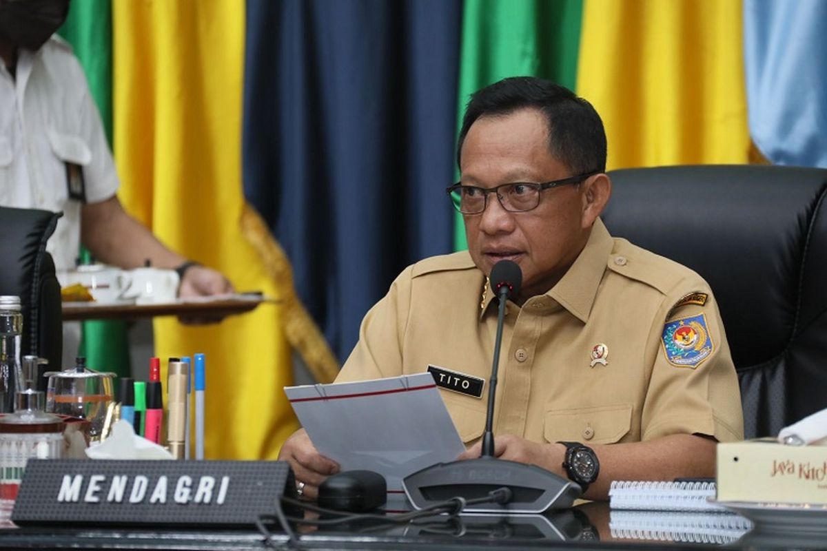 Mendagri Tito Karnavian saat menghadiri Rapat Koordinasi (Rakoor) Pengendalian Inflasi di Daerah di Gedung Sasana Bhakti Praja, Kantor Pusat Kementerian Dalam Negeri (Kemendagri), Jakarta, Senin (12/6/2023).