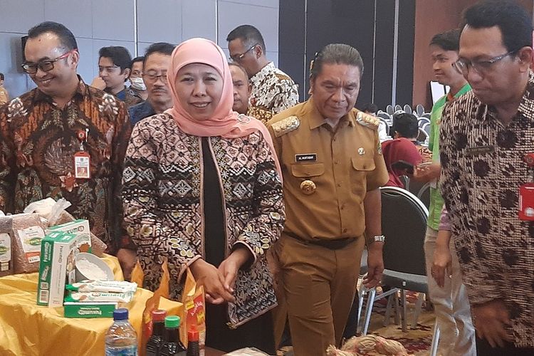 Gubernur Jawa Timur Khofifah Indar Parawansa saat menghadiri misi dagang dan iinvesasi di Kota Serang, Banten
