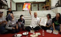 Ketika Rumah Dinas Ganjar Dikunjungi Penyapu Jalan, Petani, dan Komunitas Lukis