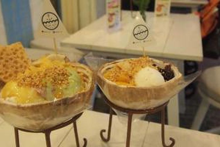 Coco Parfait dan Tropical Cruise, dua varian kelapa isi di Kedai Kelasi, Kelapa Gading, Jakarta Utara.