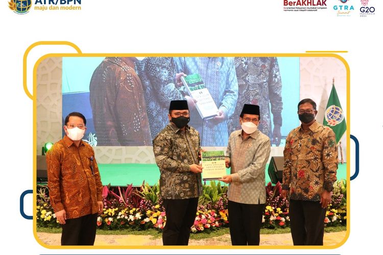 Menteri Agraria dan Tata Ruang/Badan Pertanahan Nasional (ATR/BPN) Sofyan A Djalil dengan Menteri Agama Yaqut Cholil Qoumas.