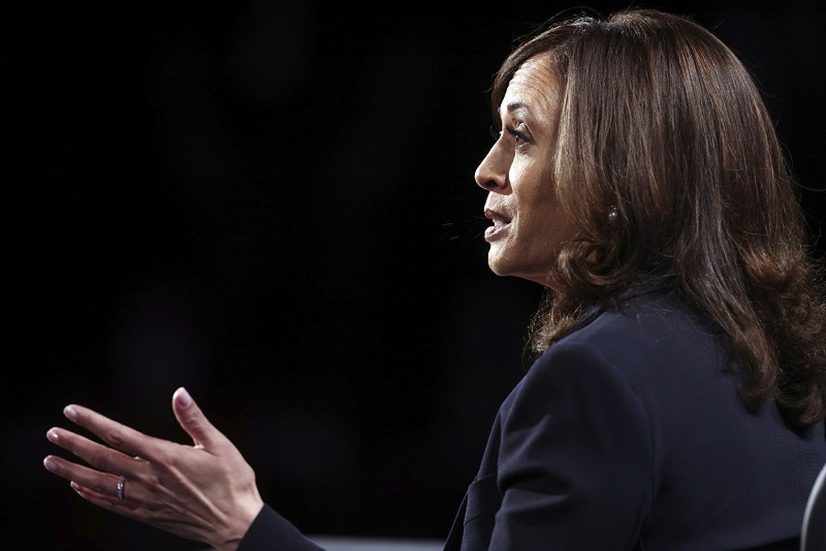 Calon wakil presiden dari Partai Demokrat Senator California, Kamala Harris berbicara selama acara debat wakil presiden pada Rabu, 7 Oktober 2020, di Kingsbury Hall di kampus Universitas Utah di Salt Lake City AS.