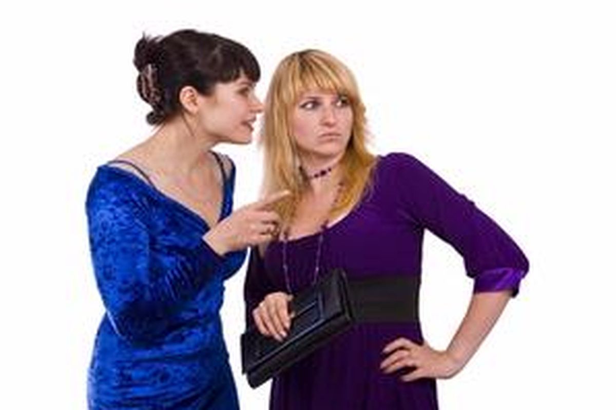 Komentar yang asal bisa membuat Anda kehilangan teman, lho.