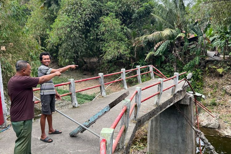 Hampir Dua Tahun Jembatan Putus Diterjang Banjir, Warga Kalongbali Kebumen Merasa Terisolir