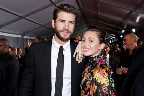 Lewat Foto Hitam Putih, Miley Cyrus Umumkan Pernikahannya dengan Liam Hemsworth