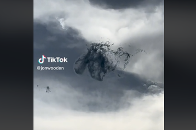 Tangkapan layar video TikTok yang merekam penampakan awan tak biasa di Australia