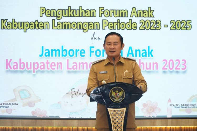 Bupati Lamongan Yuhronur Efendi menghadiri acara pengukuhan 22 pengurus Forum Anak Kabupaten Lamongan Periode 2023-2025.