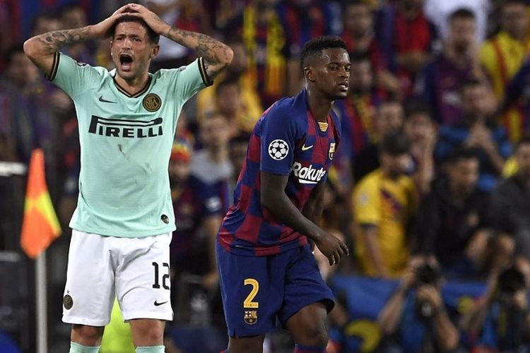 Stefano Sensi dan Nelson Semedo beberapa kali berduel pada pertandingan Barcelona vs Inter Milan dalam lanjutan Liga Champions di Stadion Camp Nou, 2 Oktober 2019.