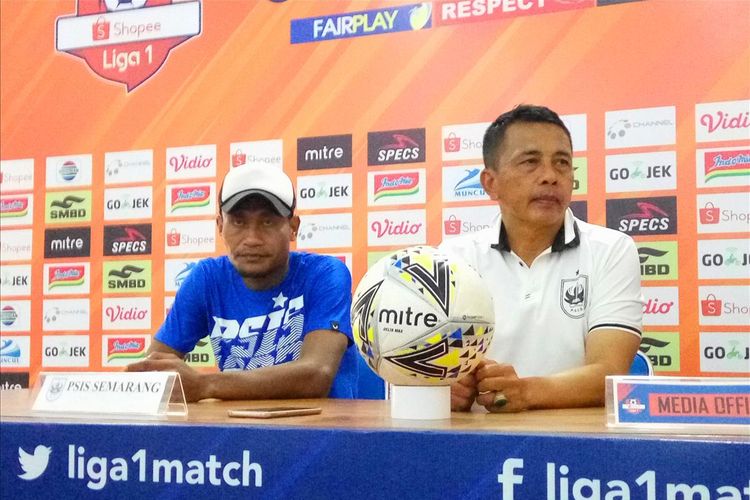 Pelatih PSIS Semarang Jafri Sastra saat jumpa pers di Stadion Maguwoharjo, Sleman.