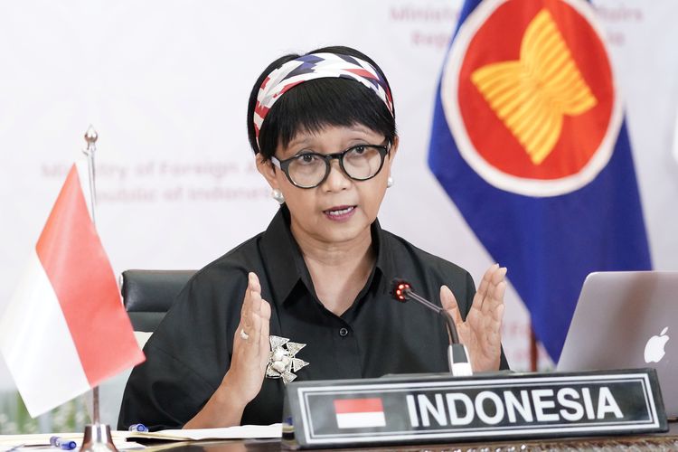 Indonesian Foreign Minister Retno Marsudi speaks during a virtual informal meeting with foreign ministers and representatives of the Association of Southeast Asian Nations (ASEAN), in Jakarta, (2/3/2021)