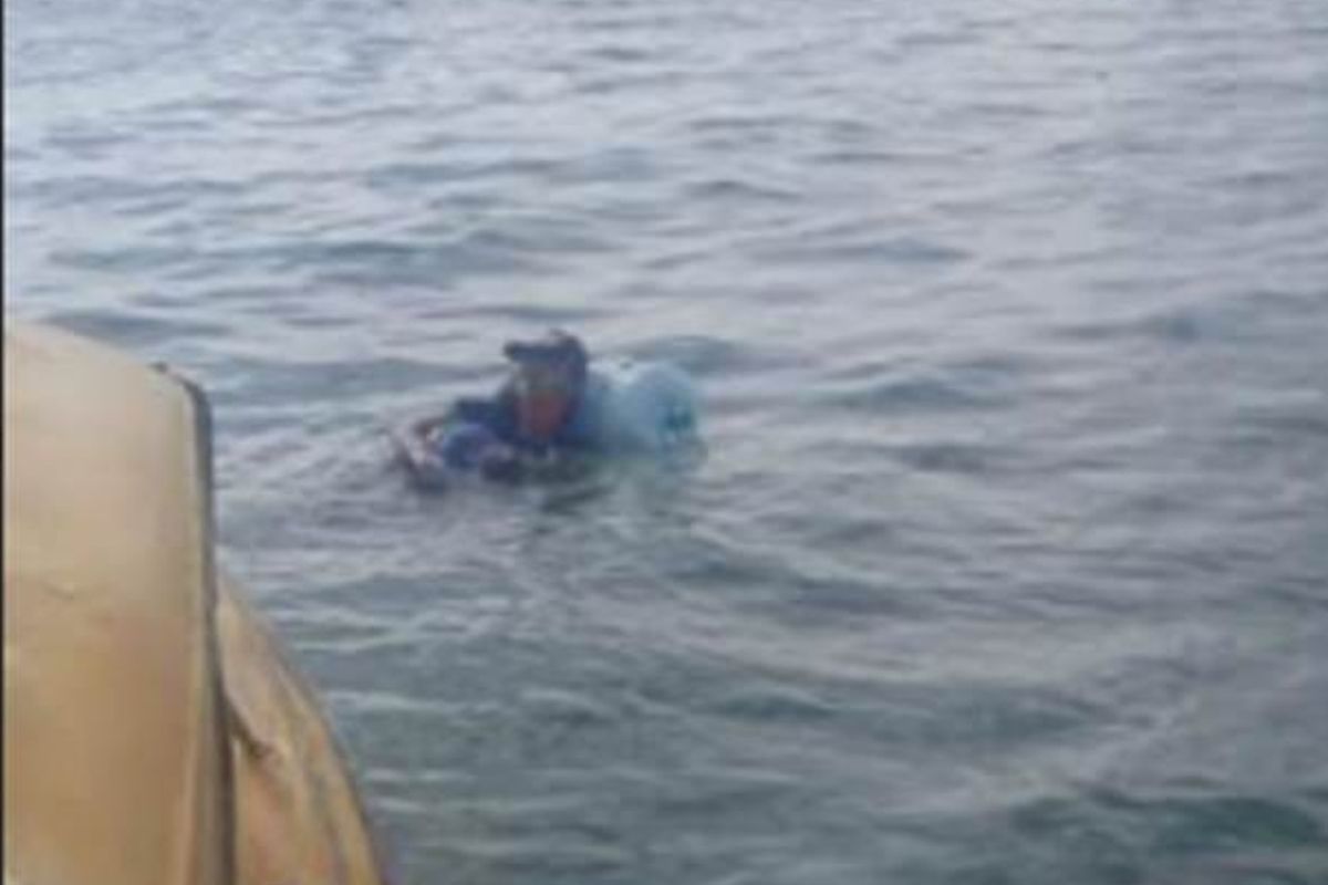 Dedik Purnomo ditemukan mengapung menggunakan dua galon di sekitar Teluk Balikpapan, Rabu (16/12/2020). 