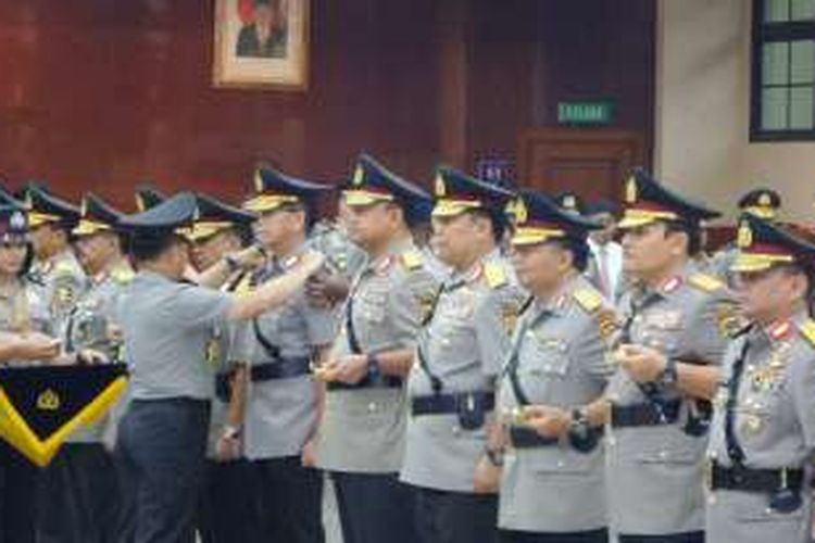 Kapolri Jenderal Pol Tito Karnavian melantik enam Kapolda dan perwira menengah Polri lain di Rupatama Mabes Polri, Jakarta, Rabu (4/1/2017).